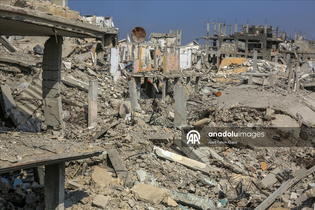 Палестинцы возвращаются в разрушенные дома после вывода израильских войск из района аль-Катиба