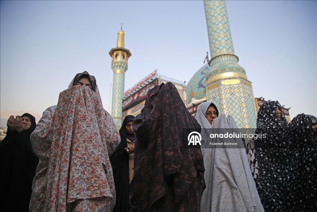 Son 60 yılın en sert kuraklığı olan Tahran’da halk, yağmur duasına çıktı