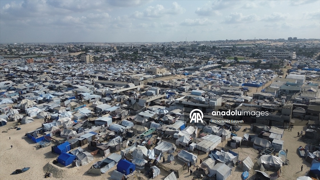 Han Yunus kentinin Mavasi bölgesinde kış öncesi çadırlarda yaşayan Filistinlilerin endişesi artıyor