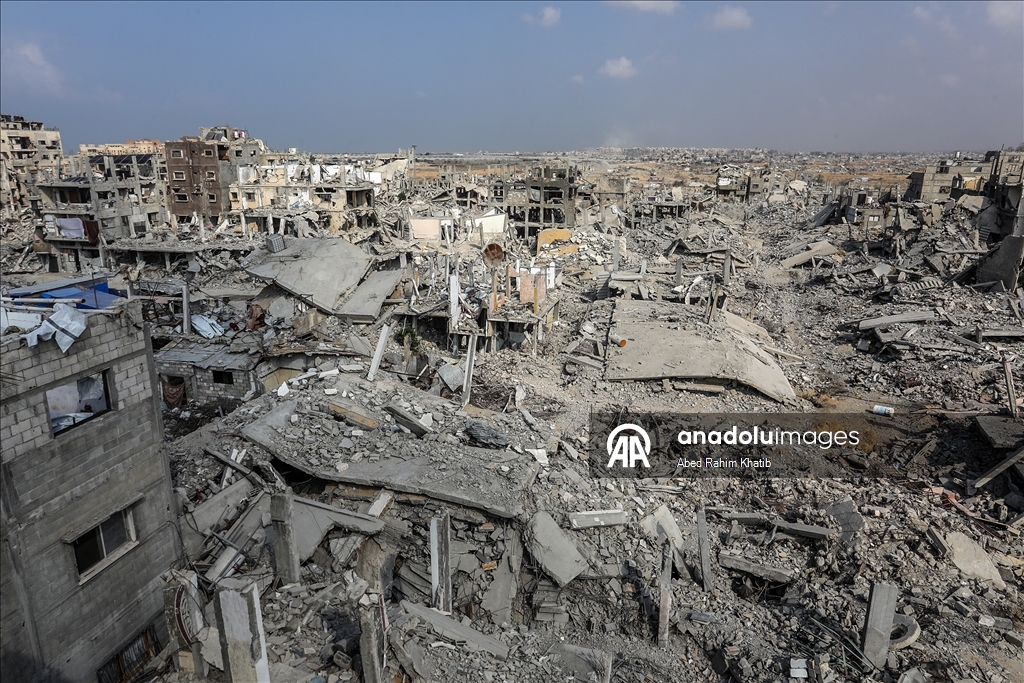 Палестинцы возвращаются в разрушенные дома после вывода израильских войск из района аль-Катиба