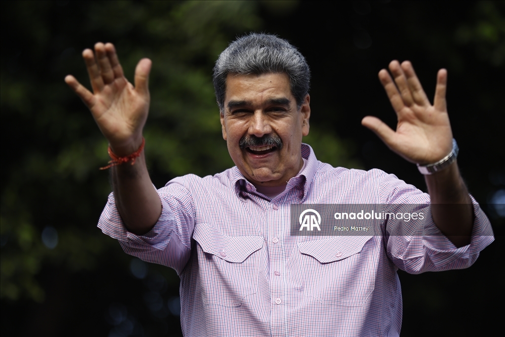 Сторонники Мадуро собрались в Каракасе на День молодежи