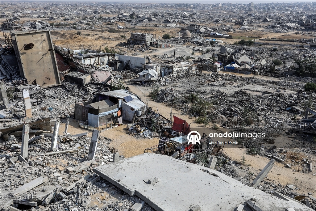 Палестинцы возвращаются в разрушенные дома после вывода израильских войск из района аль-Катиба