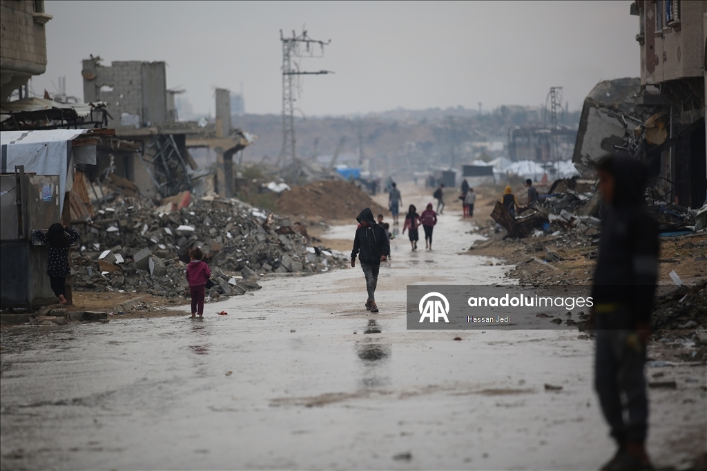 Gazze'de soğuk hava koşulları çadırlarda kalan Filistinlileri olumsuz etkiliyor