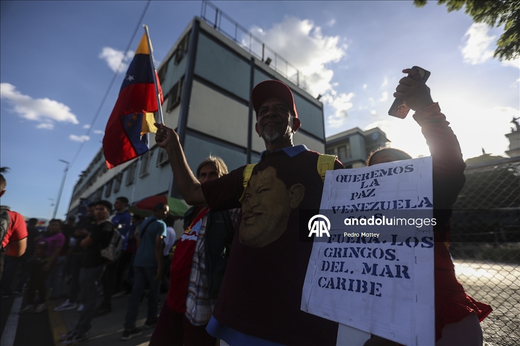 Сторонники Мадуро собрались в Каракасе на День молодежи