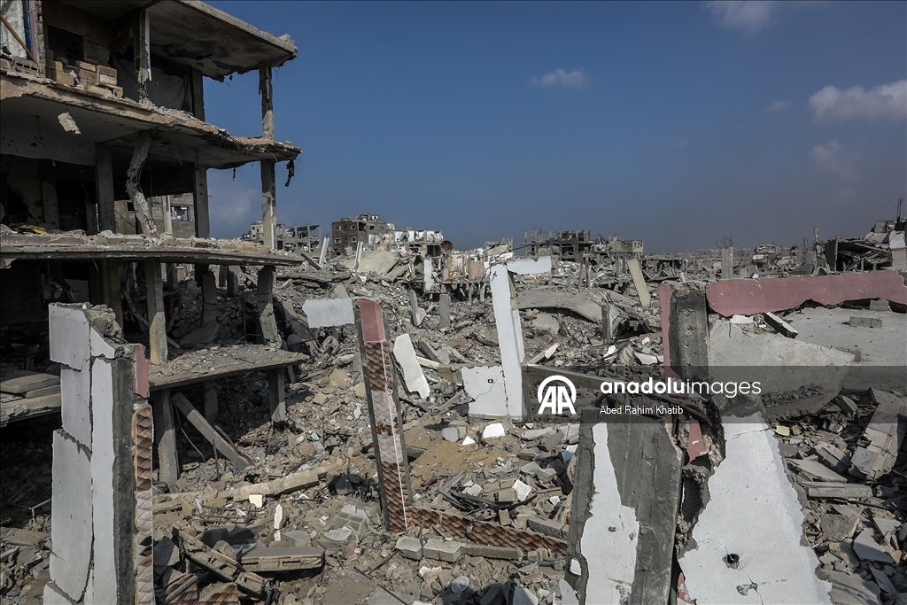 Палестинцы возвращаются в разрушенные дома после вывода израильских войск из района аль-Катиба