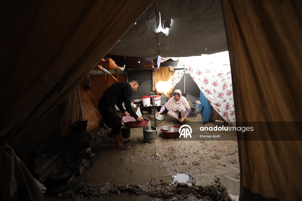First winter rainfall floods tents in Gaza