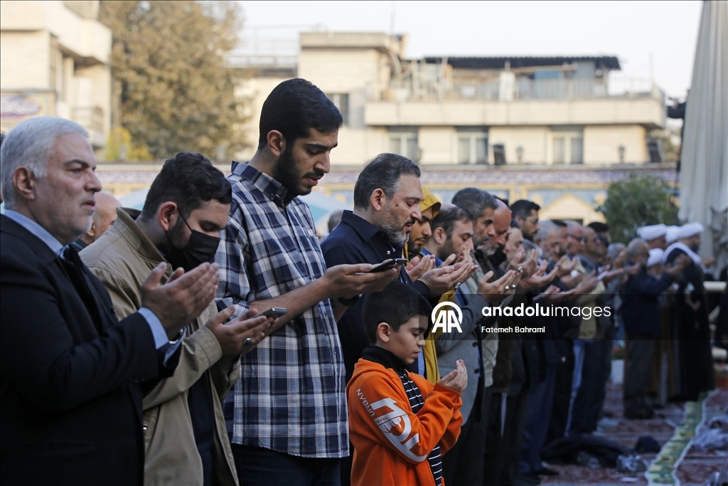 Son 60 yılın en sert kuraklığı olan Tahran’da halk, yağmur duasına çıktı