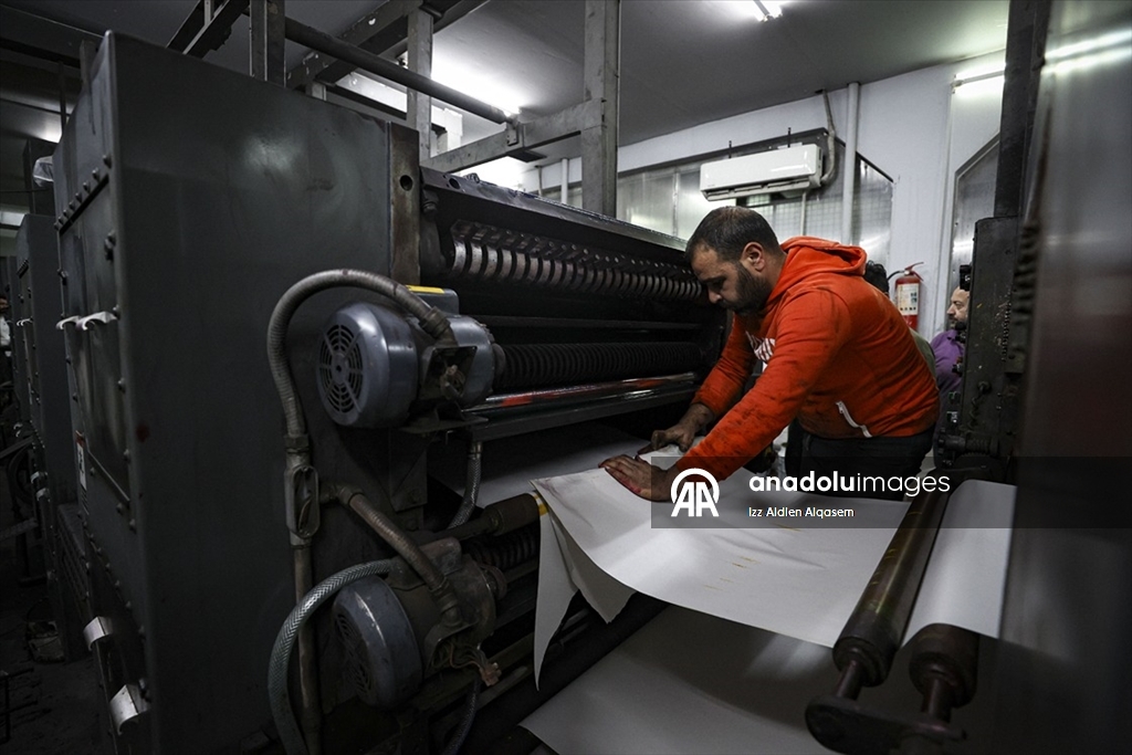 Suriye’nin en eski gazetelerinden "el-Savre", renkli baskıya hazırlanıyor