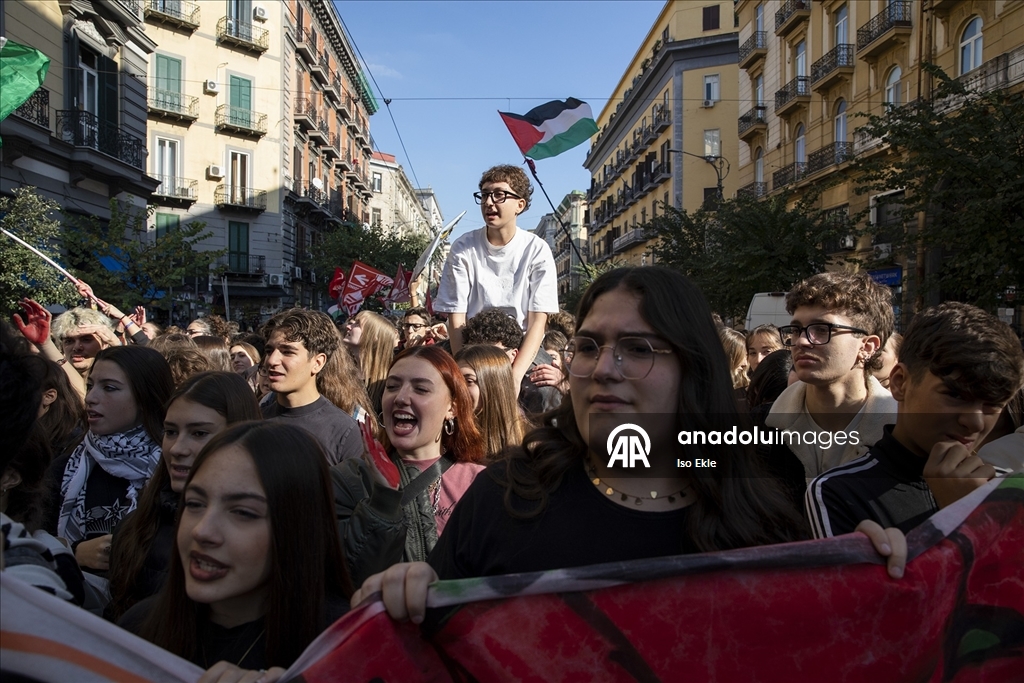 İtalya'da Gazze için öğrenciler greve gitti