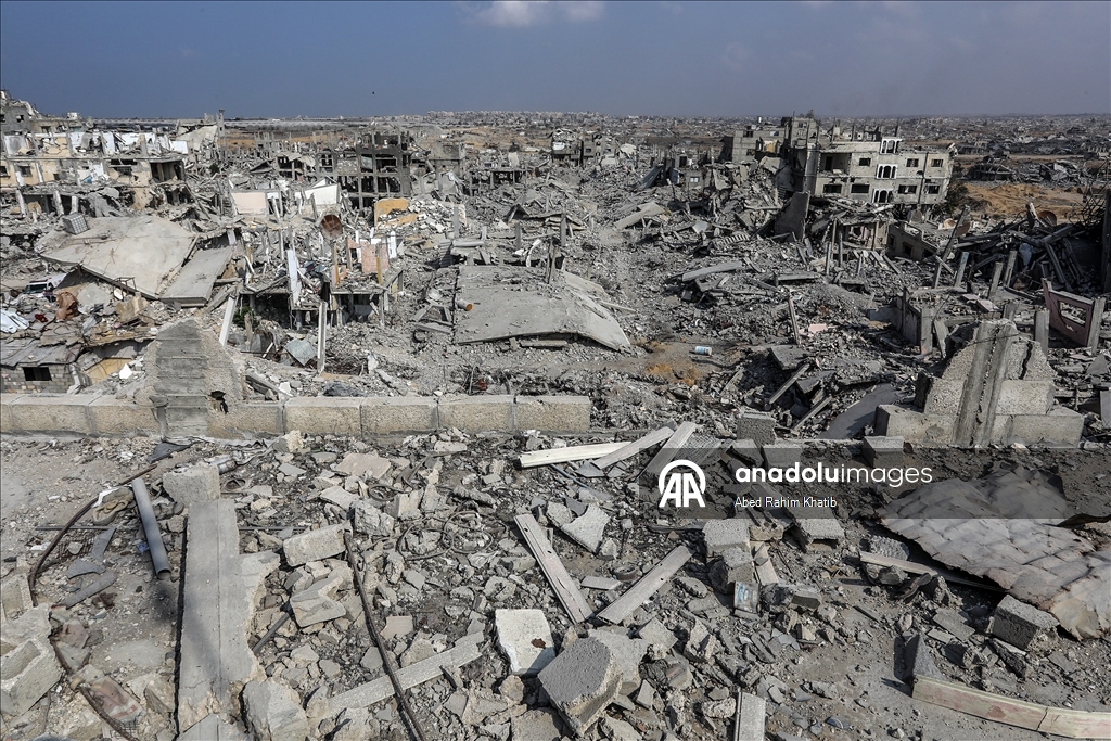 Палестинцы возвращаются в разрушенные дома после вывода израильских войск из района аль-Катиба