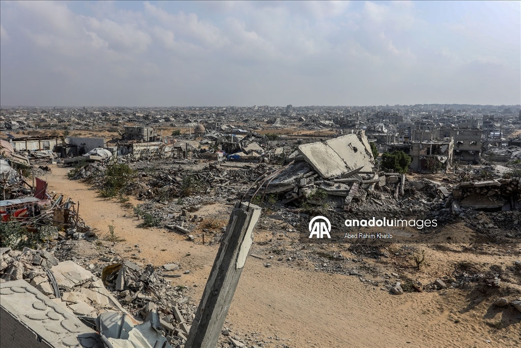 Палестинцы возвращаются в разрушенные дома после вывода израильских войск из района аль-Катиба