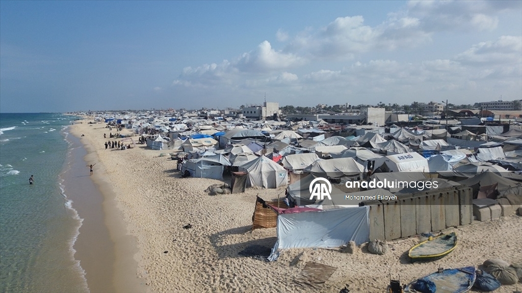 Han Yunus kentinin Mavasi bölgesinde kış öncesi çadırlarda yaşayan Filistinlilerin endişesi artıyor