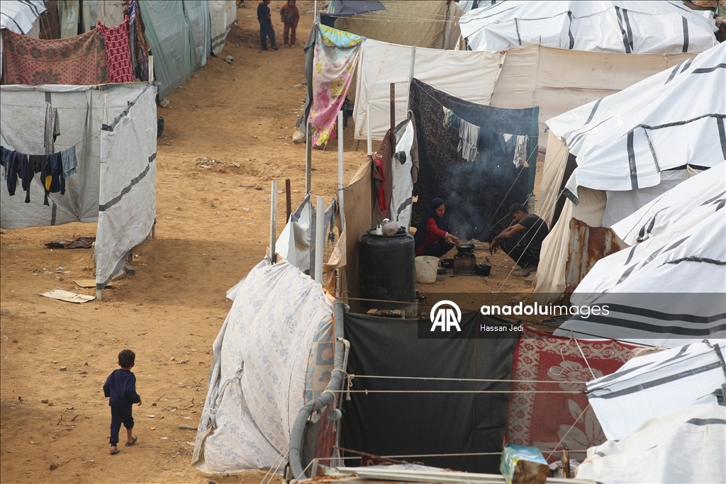 Gazze'de soğuk hava koşulları çadırlarda kalan Filistinlileri olumsuz etkiliyor