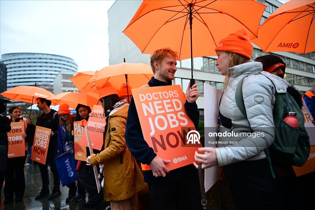 İngiltere’de Asistan Doktorlardan 5 Günlük Grev