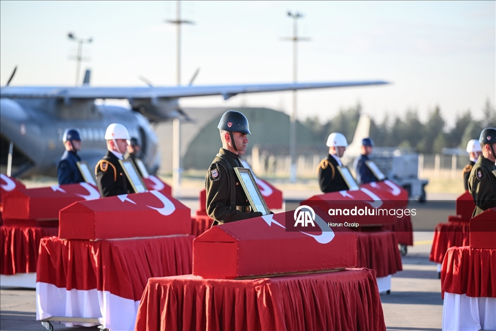 В Анкаре простились с военнослужащими, погибшими при крушении самолета ВВС Турции