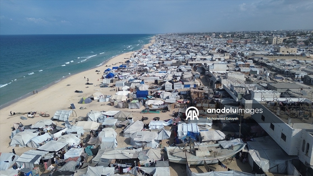 Han Yunus kentinin Mavasi bölgesinde kış öncesi çadırlarda yaşayan Filistinlilerin endişesi artıyor