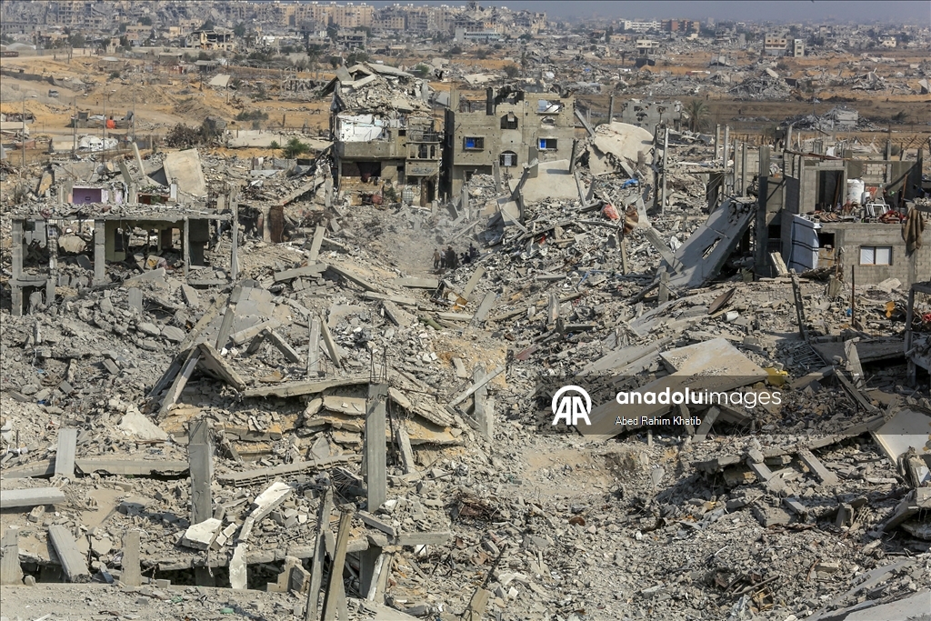 Палестинцы возвращаются в разрушенные дома после вывода израильских войск из района аль-Катиба