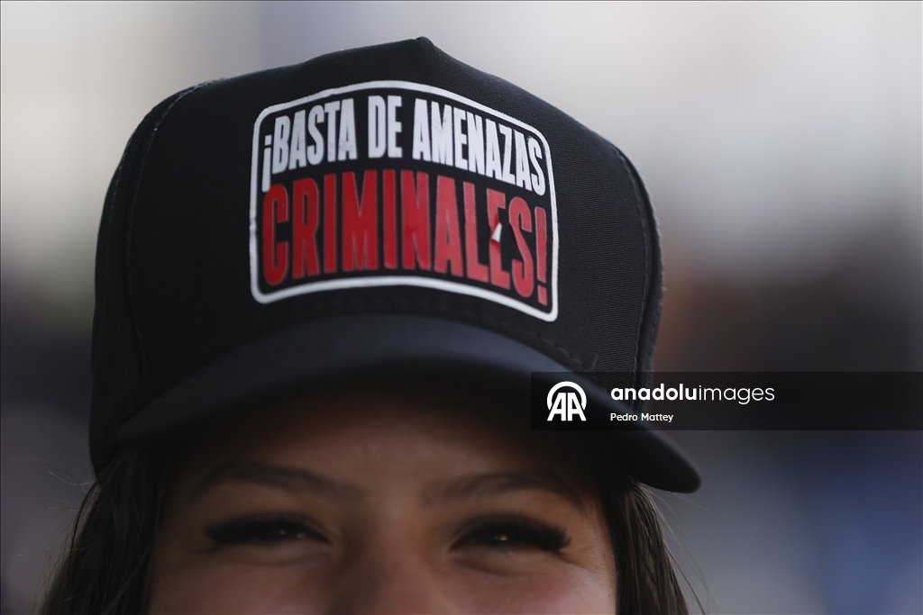 Сторонники Мадуро собрались в Каракасе на День молодежи