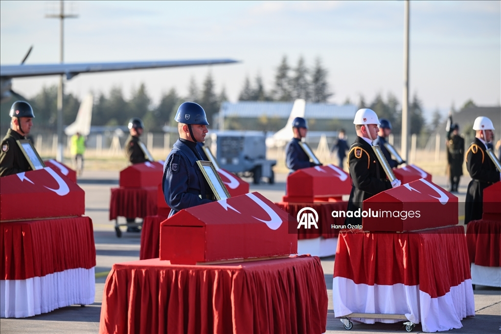 В Анкаре простились с военнослужащими, погибшими при крушении самолета ВВС Турции