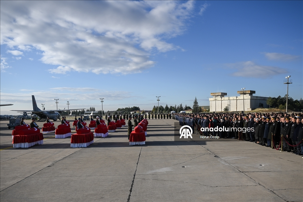 В Анкаре простились с военнослужащими, погибшими при крушении самолета ВВС Турции
