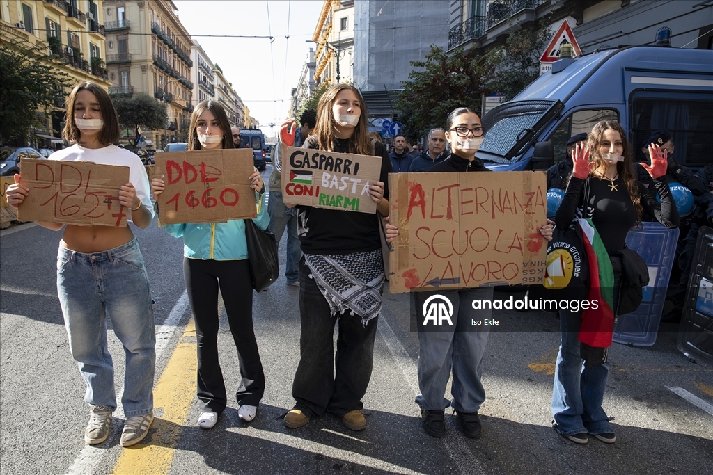 İtalya'da Gazze için öğrenciler greve gitti