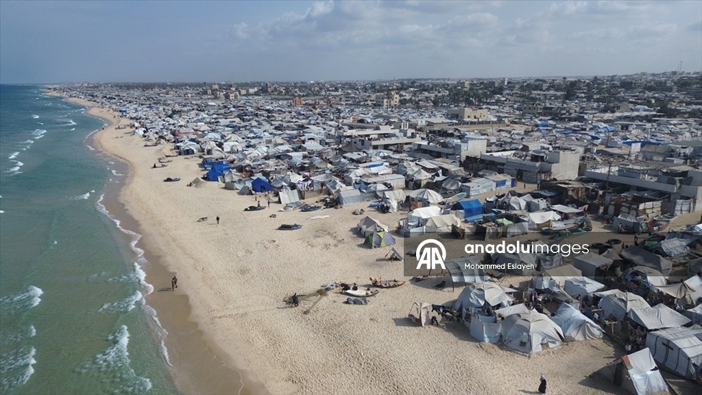 Han Yunus kentinin Mavasi bölgesinde kış öncesi çadırlarda yaşayan Filistinlilerin endişesi artıyor
