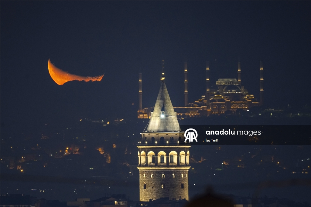 Полумесяц в Стамбуле