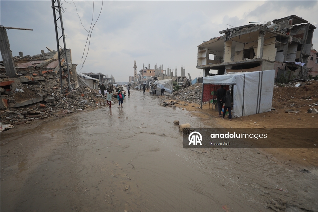 Gazze'de soğuk hava koşulları çadırlarda kalan Filistinlileri olumsuz etkiliyor