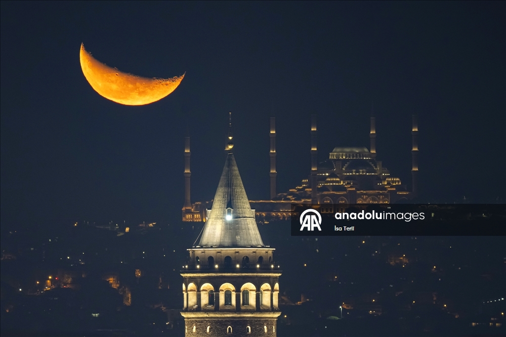 Полумесяц в Стамбуле