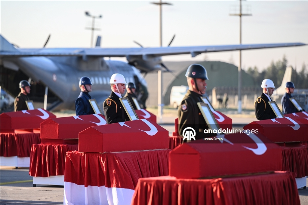 В Анкаре простились с военнослужащими, погибшими при крушении самолета ВВС Турции