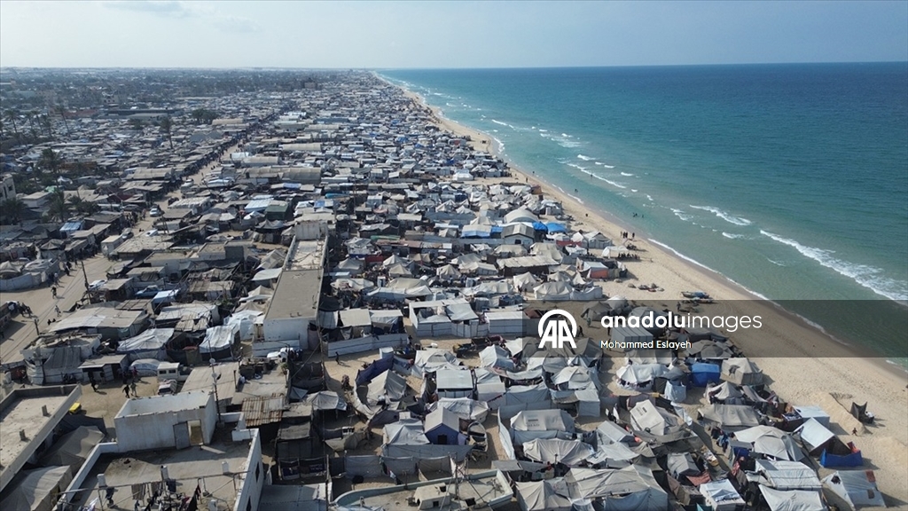 Han Yunus kentinin Mavasi bölgesinde kış öncesi çadırlarda yaşayan Filistinlilerin endişesi artıyor