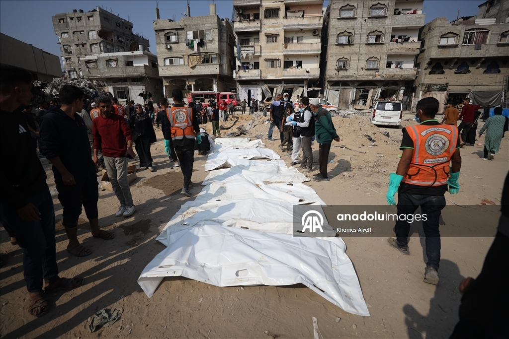 Извлечены тела палестинцев, убитых в результате израильских атак и захороненных во временных могилах