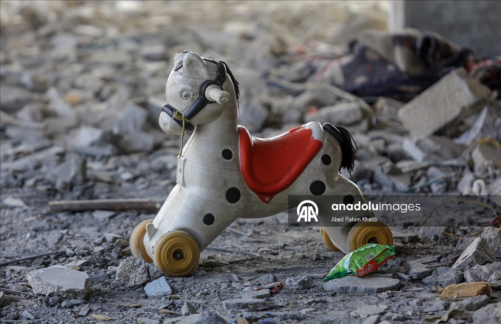 Палестинцы возвращаются в разрушенные дома после вывода израильских войск из района аль-Катиба