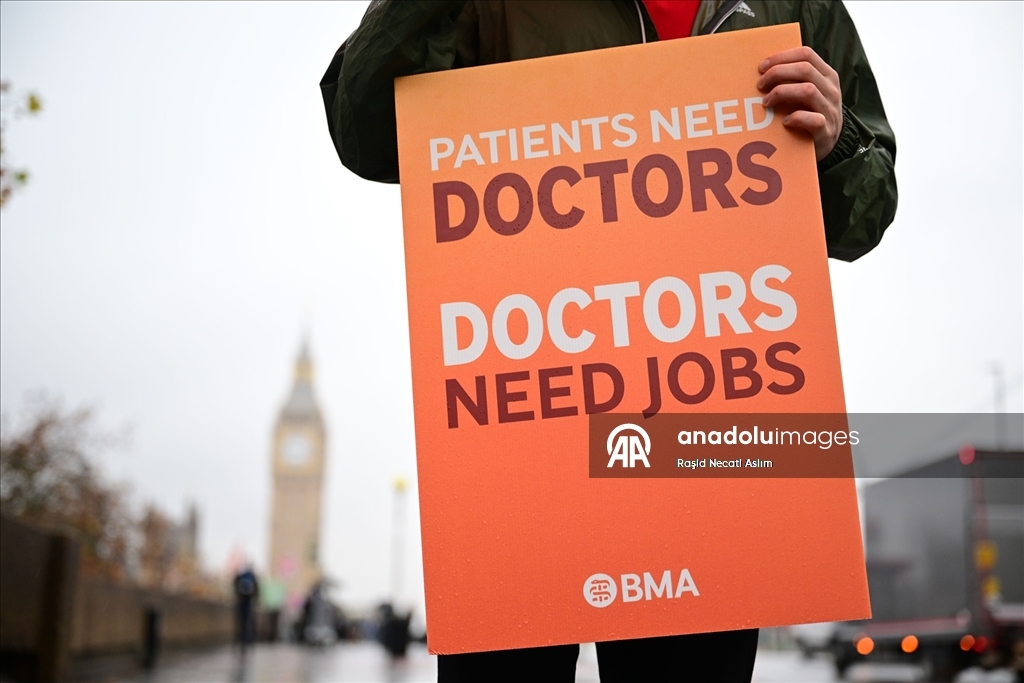 İngiltere’de Asistan Doktorlardan 5 Günlük Grev