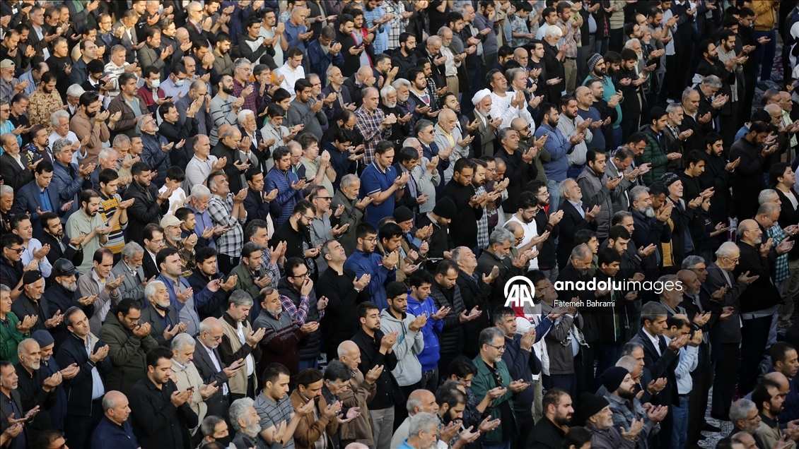 Son 60 yılın en sert kuraklığı olan Tahran’da halk, yağmur duasına çıktı