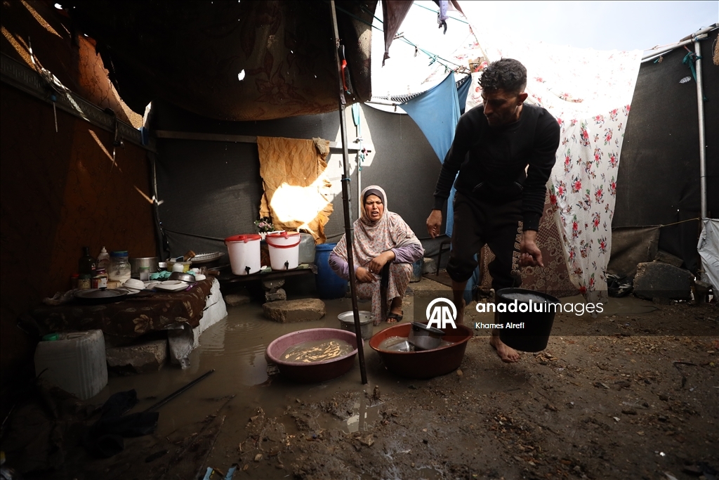 First winter rainfall floods tents in Gaza