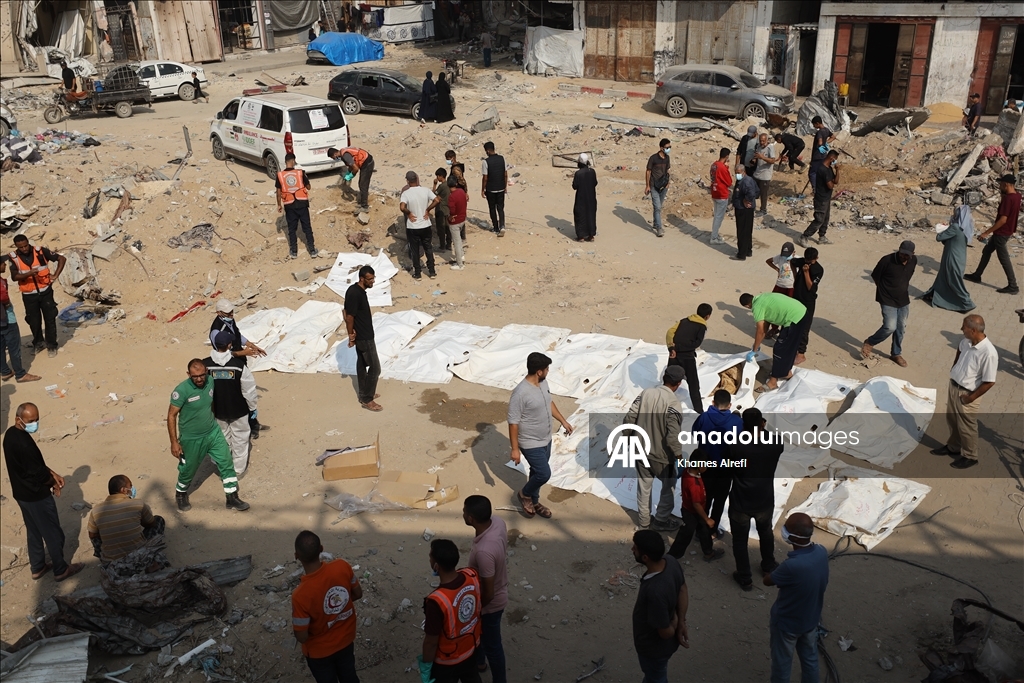 Извлечены тела палестинцев, убитых в результате израильских атак и захороненных во временных могилах