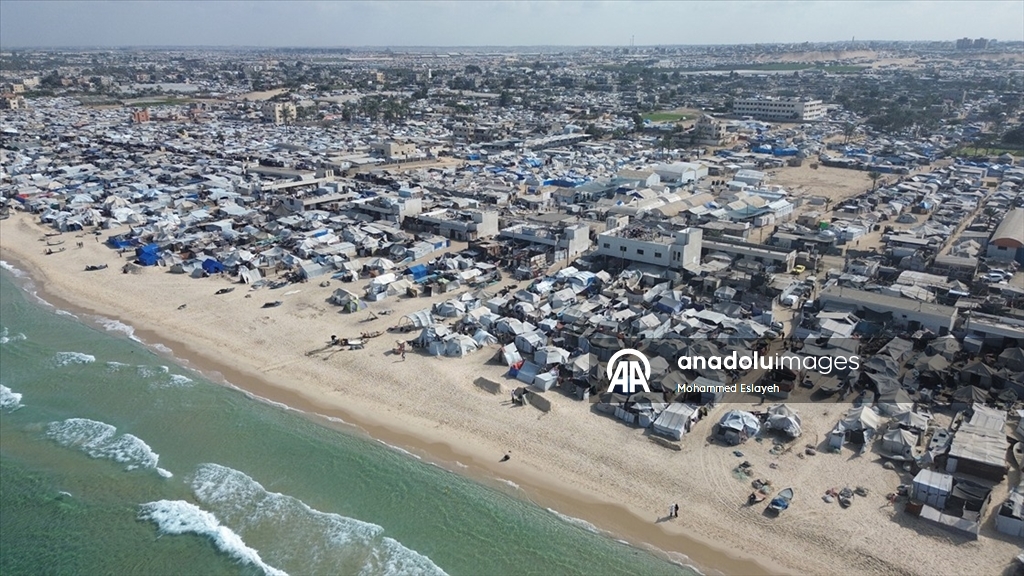 Han Yunus kentinin Mavasi bölgesinde kış öncesi çadırlarda yaşayan Filistinlilerin endişesi artıyor