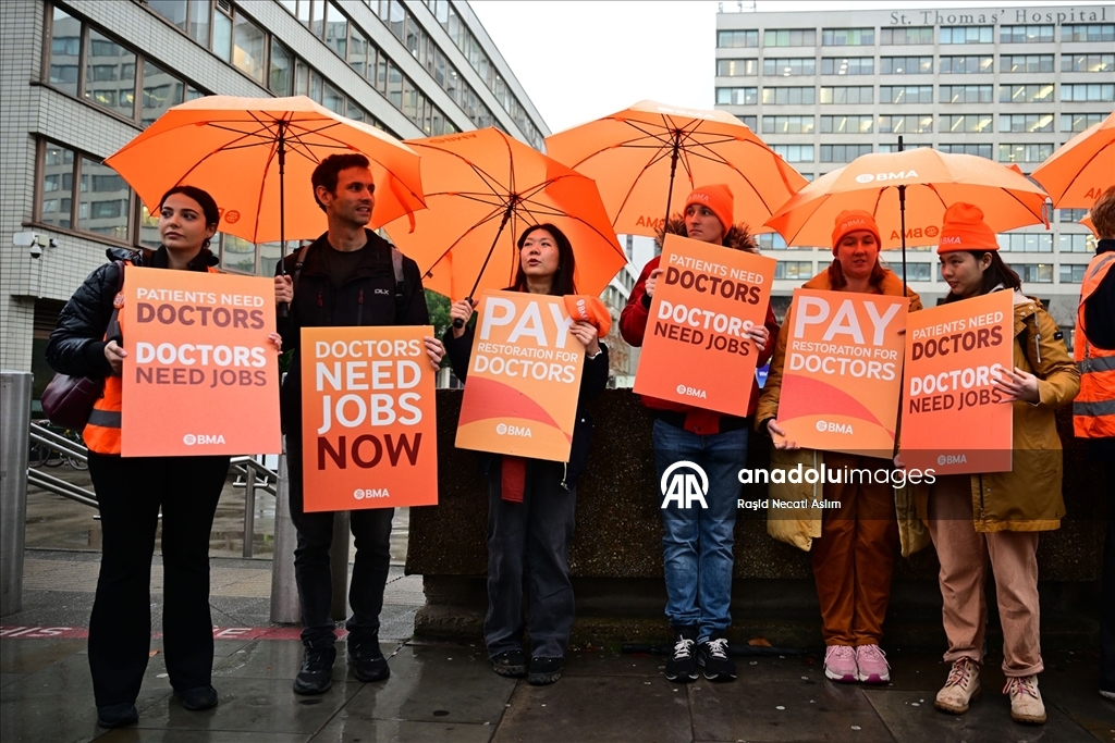İngiltere’de Asistan Doktorlardan 5 Günlük Grev