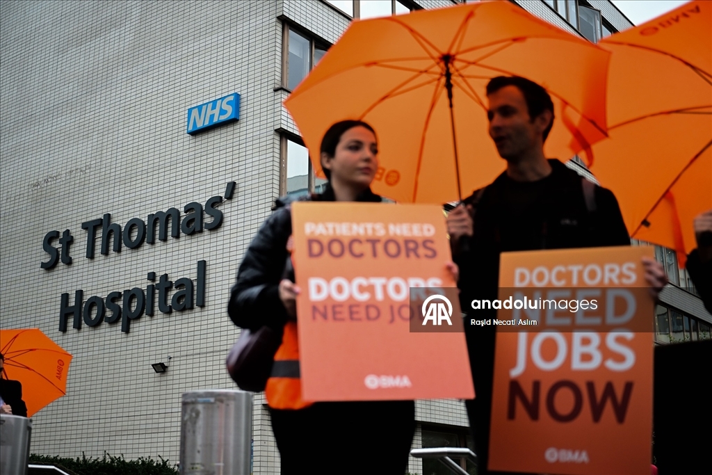 İngiltere’de Asistan Doktorlardan 5 Günlük Grev
