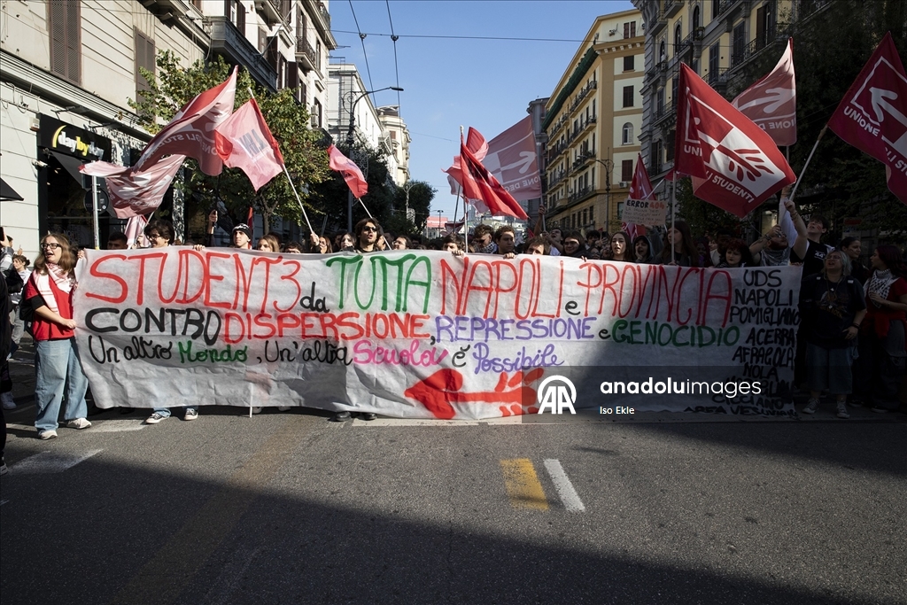 İtalya'da Gazze için öğrenciler greve gitti