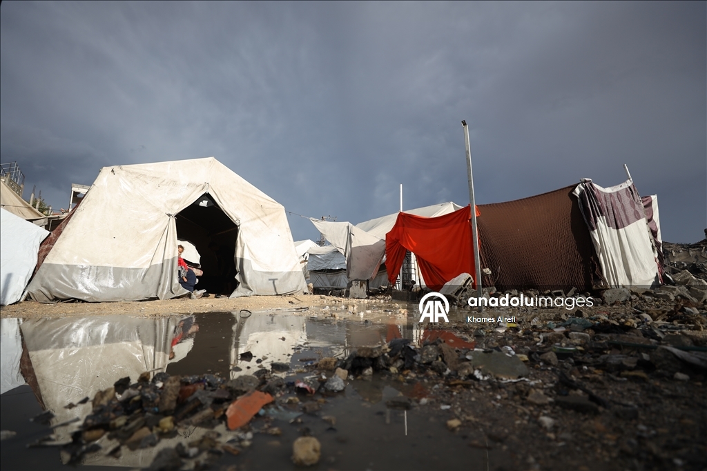 First winter rainfall floods tents in Gaza