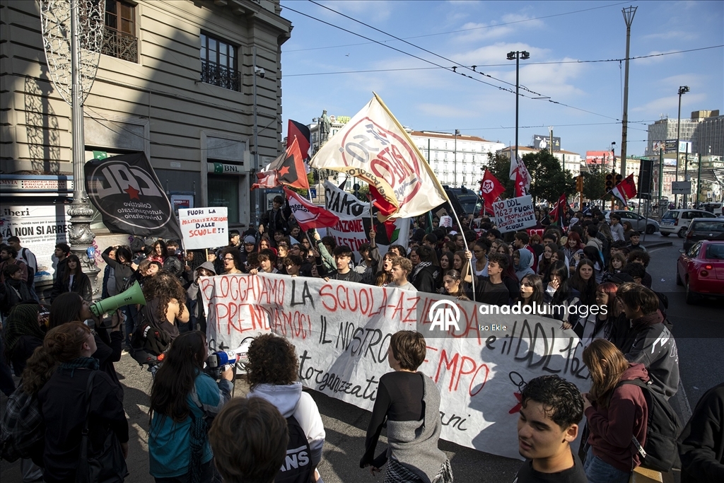 İtalya'da Gazze için öğrenciler greve gitti