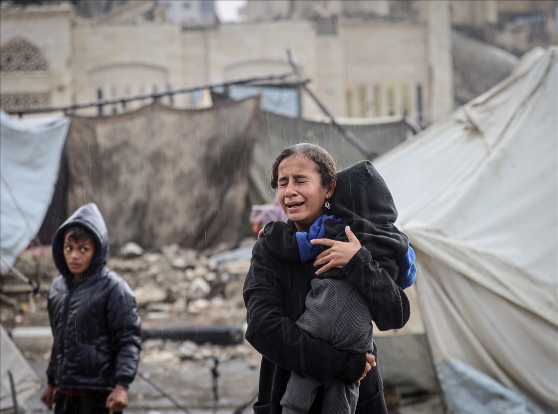 Palestinians struggle in makeshift shelters amid rain