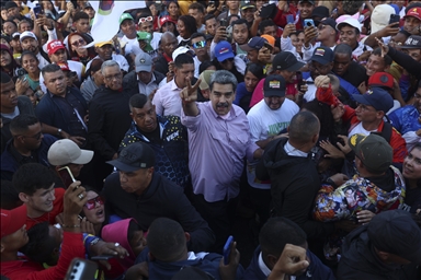 Сторонники Мадуро собрались в Каракасе на День молодежи