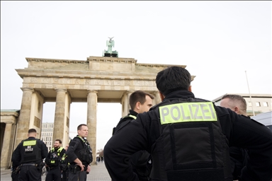 У исторических Бранденбургских ворот в Берлине был вывешен баннер в поддержку Палестины