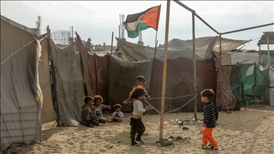 Han Yunus kentinde çadırlarda yaşayan Filistinlilerin zorlu yaşam mücadelesi sürüyor