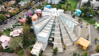 Arnavutluk'ta komünizmin simgesinden cazibe merkezine dönüşen yapı: Tiran Piramidi