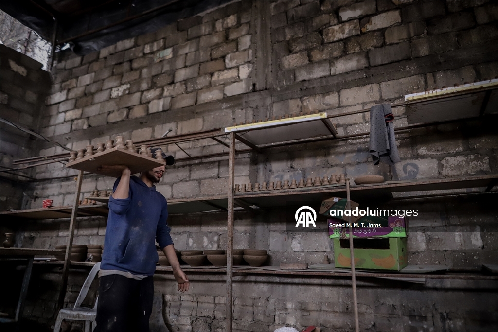 Gazze'de Filistinliler zor şartlarına rağmen mesleklerini sürdürüyor