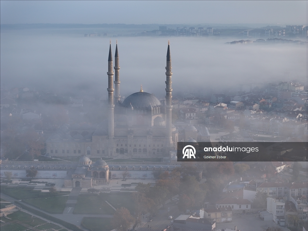Selimiye Camisi sis içindeyken havadan görüntülendi